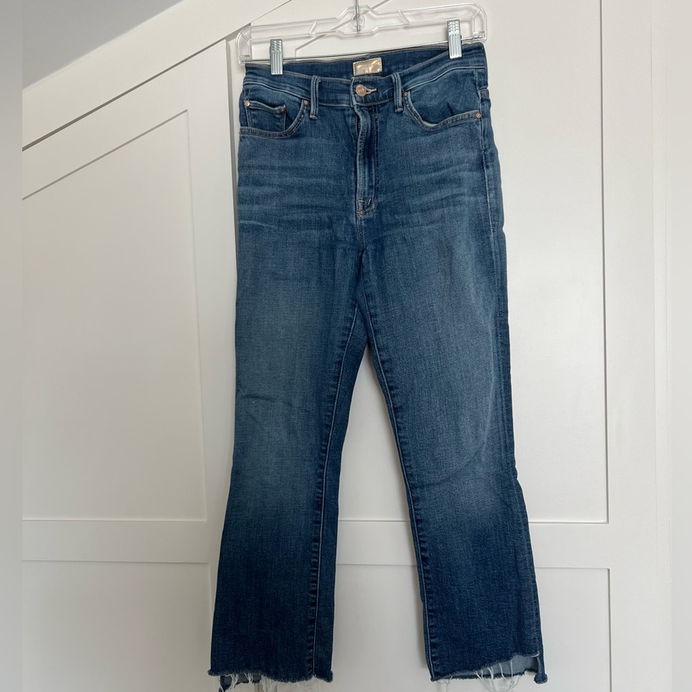 MOTHER The Insider Crop Step Fray
SIZE 27 PRE OWNED -WORN but GOOD CONDITION